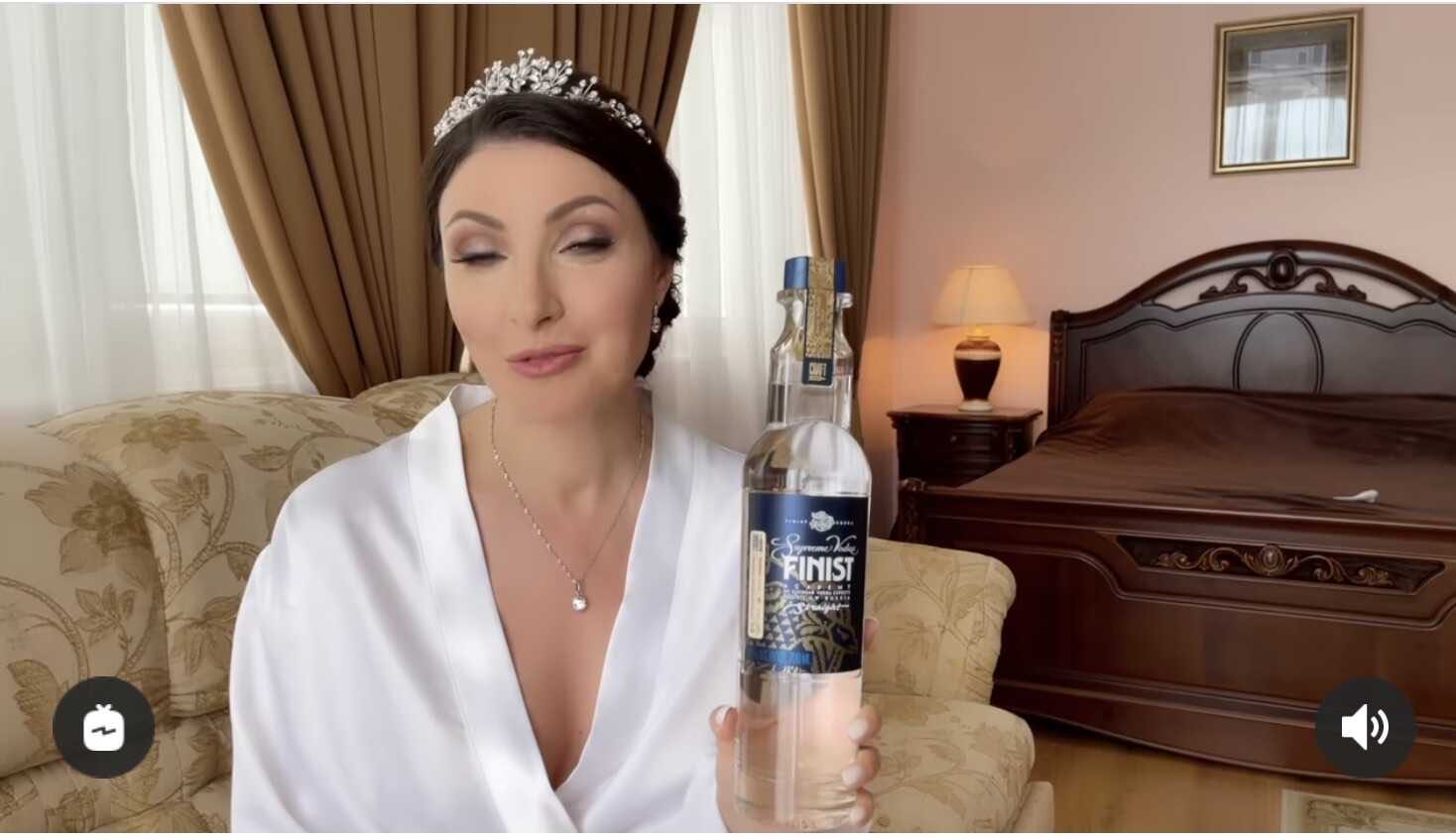 «На любые деньги готова, ради строителя»: Анастасия Макеева в свадебном платье покоробила подписчиков неуместной рекламой