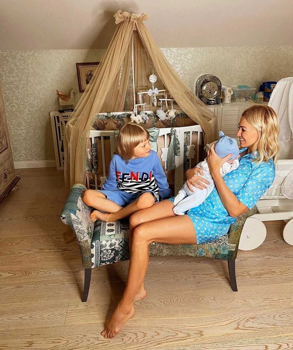 «Говорю об этом честно»: Яна Рудковская призналась, что почувствовала, впервые взяв на руки сына, рождённого суррогатной матерью