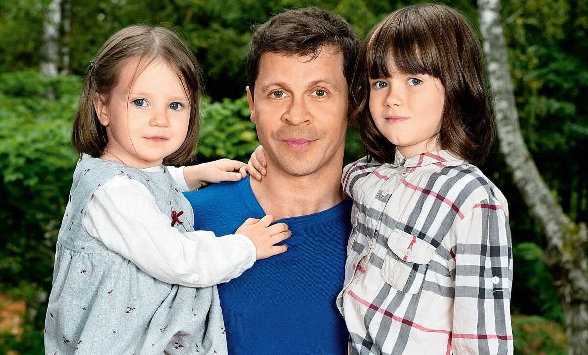 Павел Деревянко с дочками