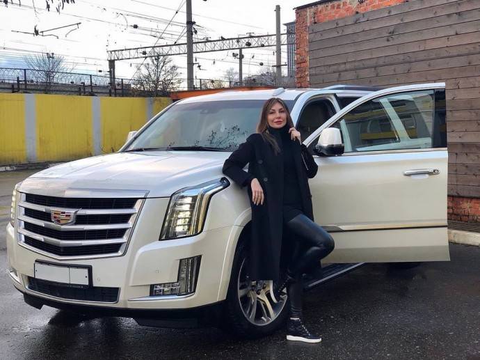 Лишенная водительских прав Наталья Бочкарева вновь попала в историю со своим автомобилем