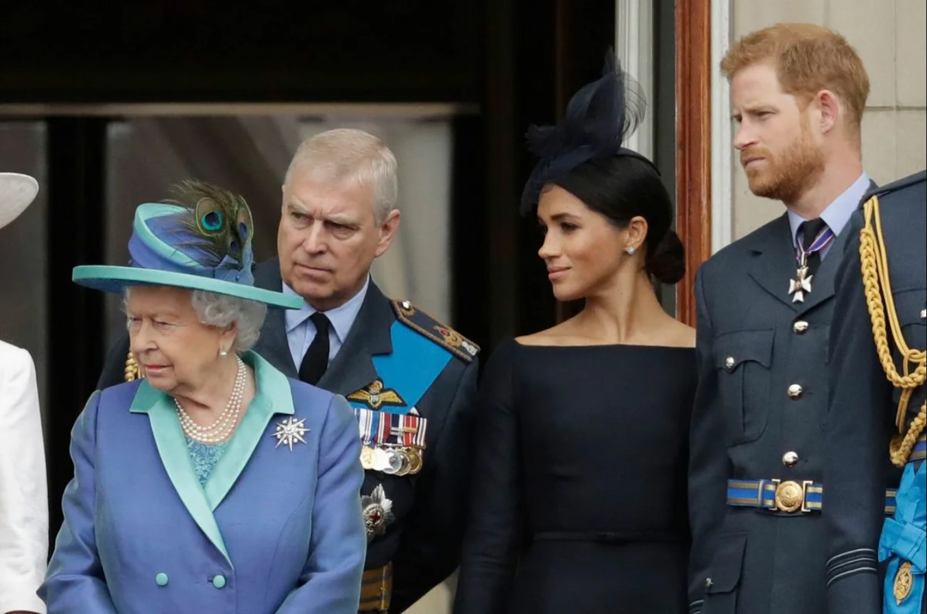 «Не хочется очередного цирка»: королевская семья объяснила, почему не желает видеть Меган Маркл в Великобритании