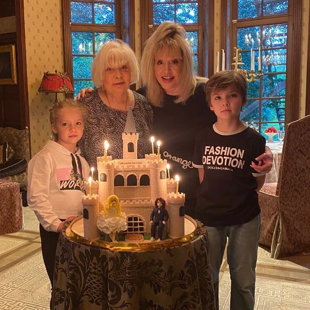 Подруга Пугачёвой показала эксклюзивные домашние фото Аллы в день рождения Гарри и Лизы