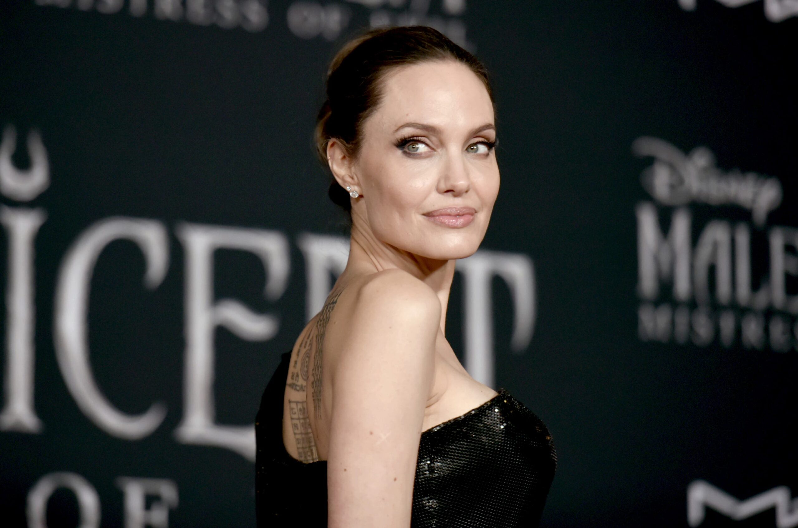 Брэд Питт снова подал в суд на Анджелину Джоли