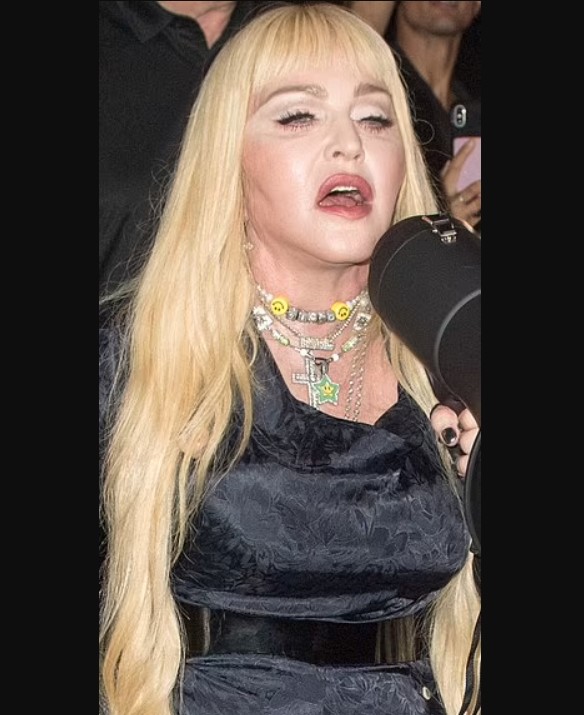 Папарацци сфотографировали Мадонну без фильтров и напугали поклонников
