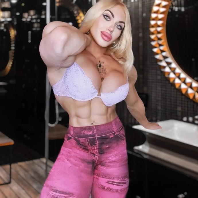 Самая мускулистая женщина в мире Наташа Амазонка Кузнецова залила свои обнаженные фотографии на OnlyFans