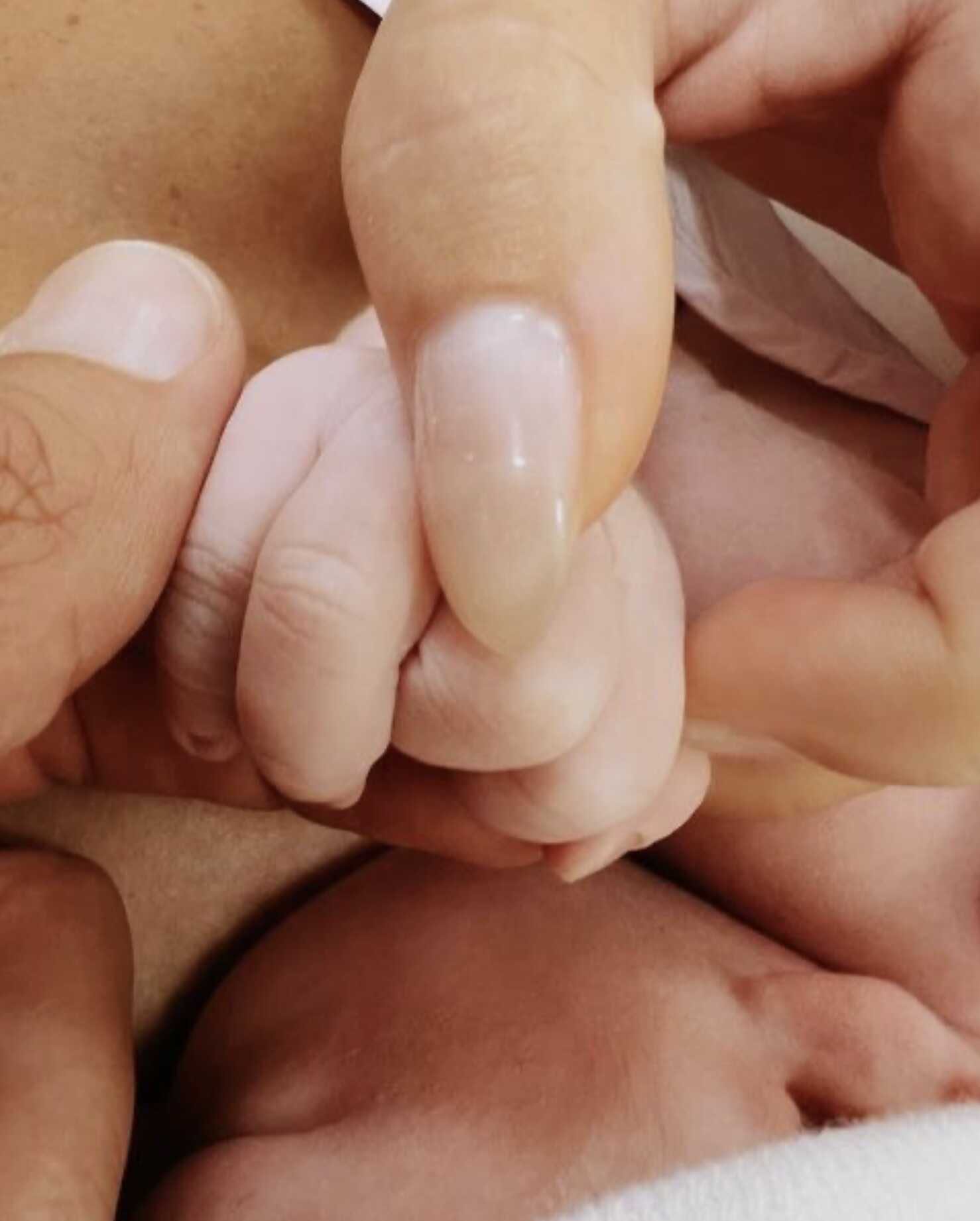 Нюша опубликовала первое фото с новорождённым сыном