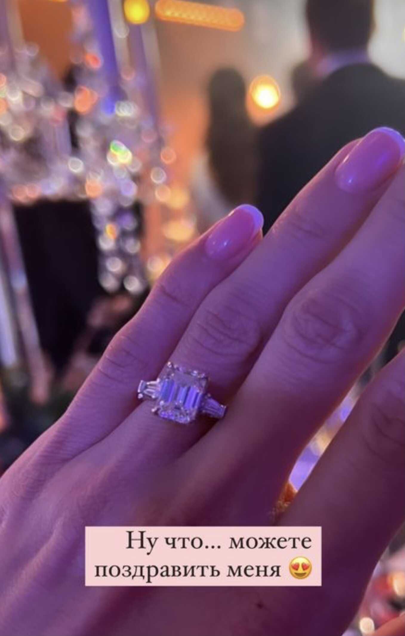 «Можете поздравить меня»: Виктория Боня без трусов показала помолвочное кольцо