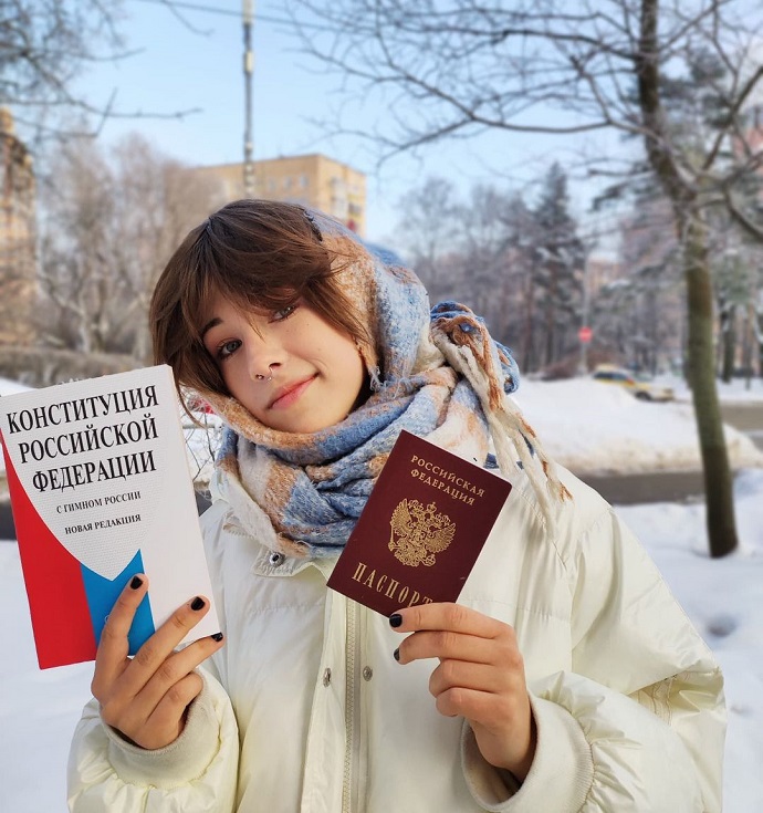 Алексей Панин прилетел в Москву за гражданством для дочери и уже пожалел об этом