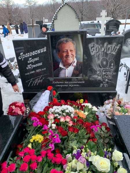 Вдова Бориса Грачевского не смогла сдержать слёз во время открытия памятника режиссёру