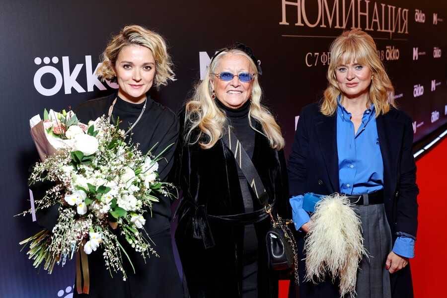 Надежда Михалкова пришла на премьеру сериала в компании бывшего мужа и знаменитых друзей