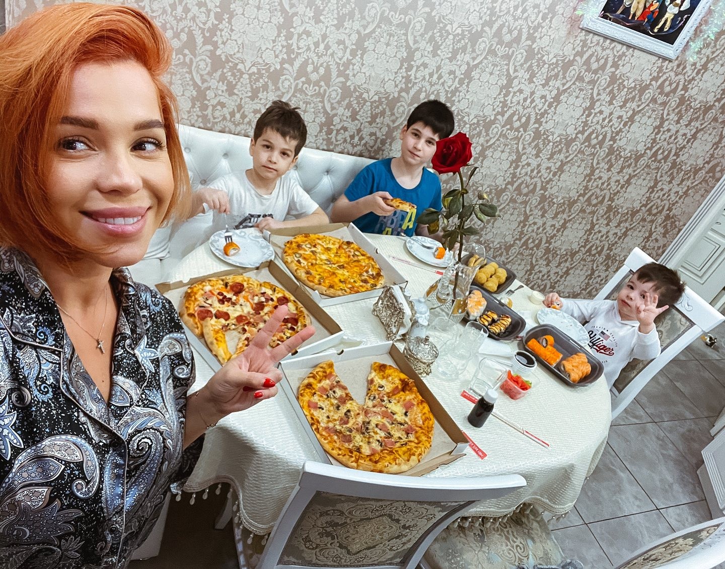 "Свободны и счастливы без тебя": накануне развода Юлия Салибекова публично прошлась по супругу Тиграну