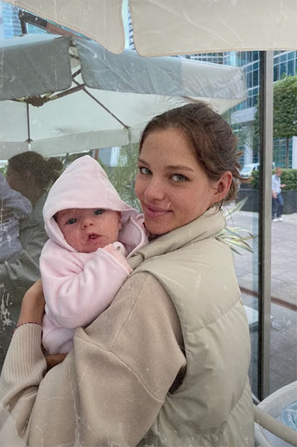 "Сильно хочу работать": Алеся Кафельникова оправдалась за то, что ее дочь живет с бабушкой