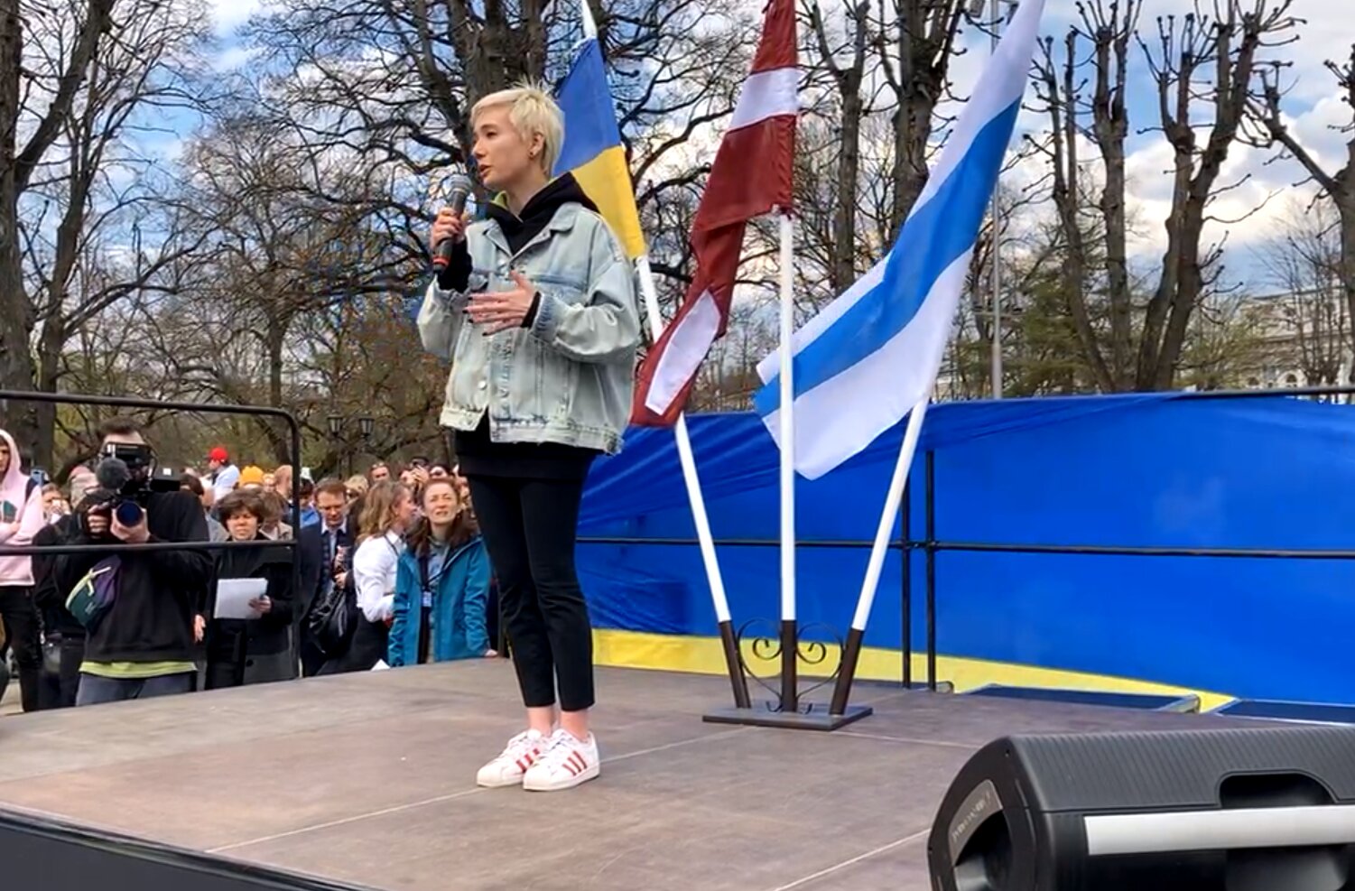 Новоиспеченная жительница Латвии Чулпан Хаматова выступила с пламенной речью на митинге против России