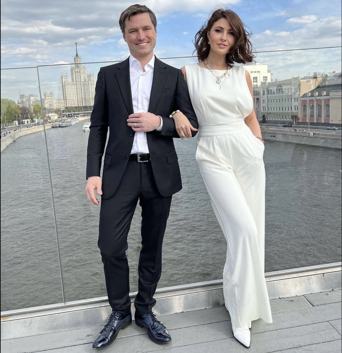 Анастасия Макеева и строитель Роман празднуют годовщину свадьбы