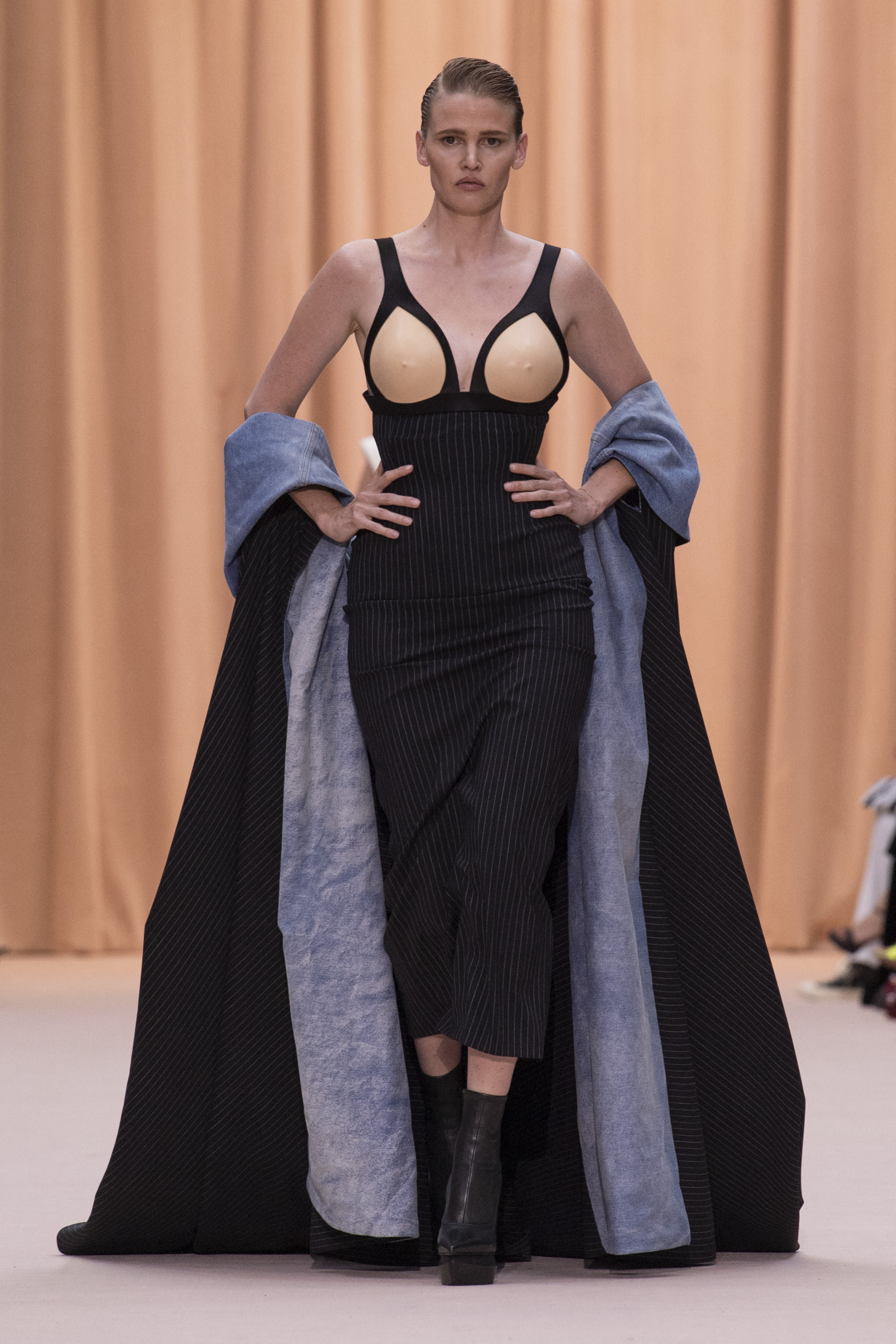 Оливье Рустен решил переосмыслить наследие Жана Поля Готье в своей новой коллекции одежды