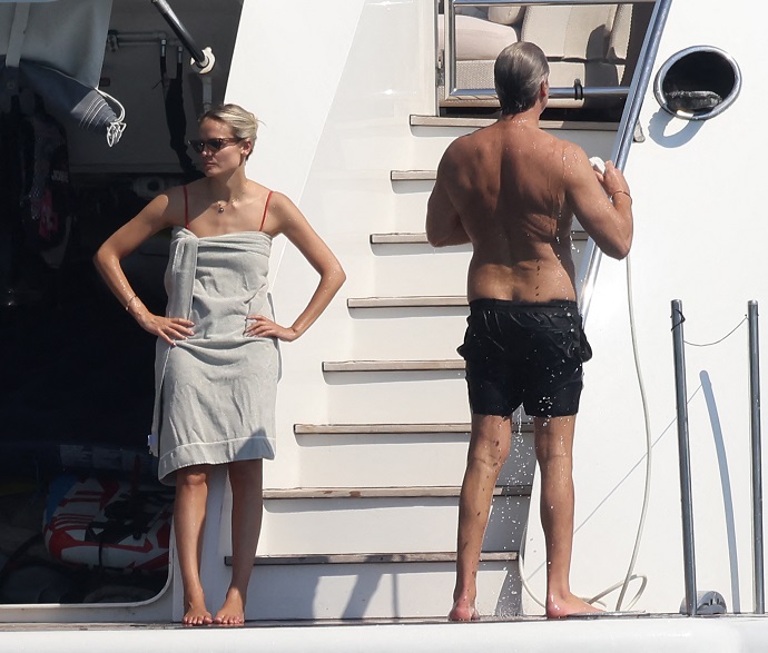 Папарацци подглядели, чем занимаются Наташа Поли и Питер Баккер во время отдыха на яхте