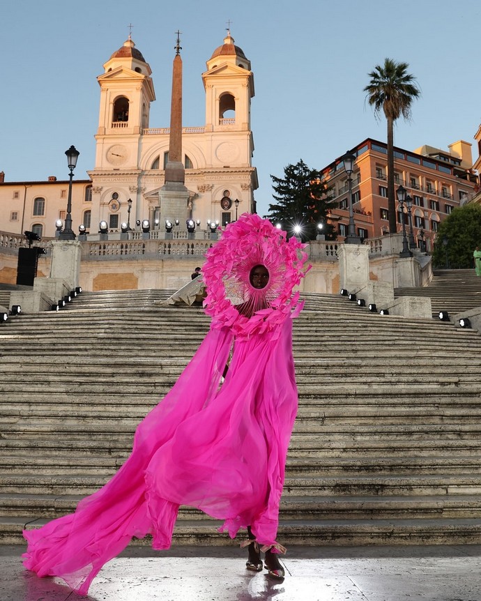 «Взрыв мозга» на испанской лестнице: модный дом Valentino превзошёл сам себя
