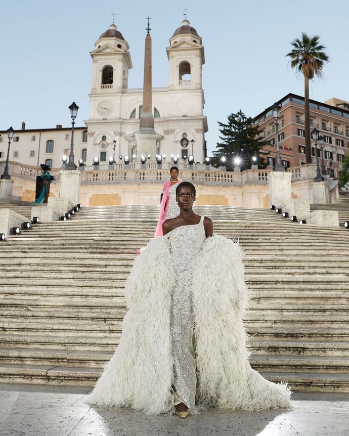 «Взрыв мозга» на испанской лестнице: модный дом Valentino превзошёл сам себя