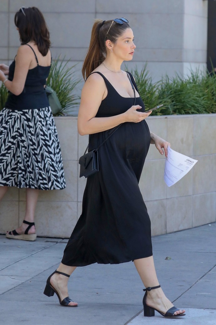 Эшли Грин - «вампирша-модница» из «Сумерек» даже беременная не упустила возможность похвастаться брендовой вещью