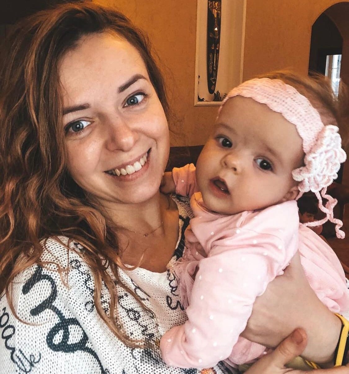 Жидкость в голове и сердце: Женя Огурцова рассказала о проблемах со здоровьем своей дочери