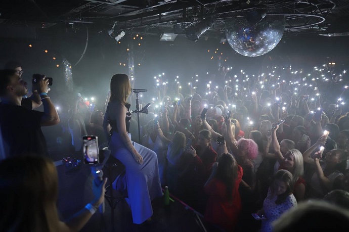 «Это заряженная сцена»: MARI MIRAI собрала полный зал на своем первом сольном концерте в Москве