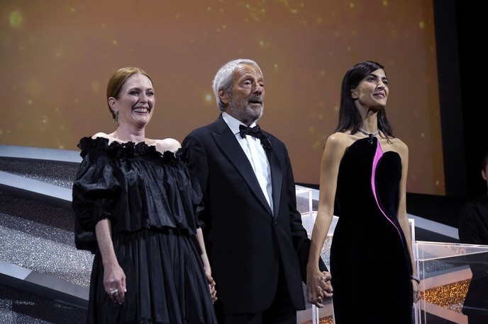 Последний день кинофестиваля превратился в траурный подиум: Кейт Бланшет и Джулианна Мур в чёрном выглядели как старушки