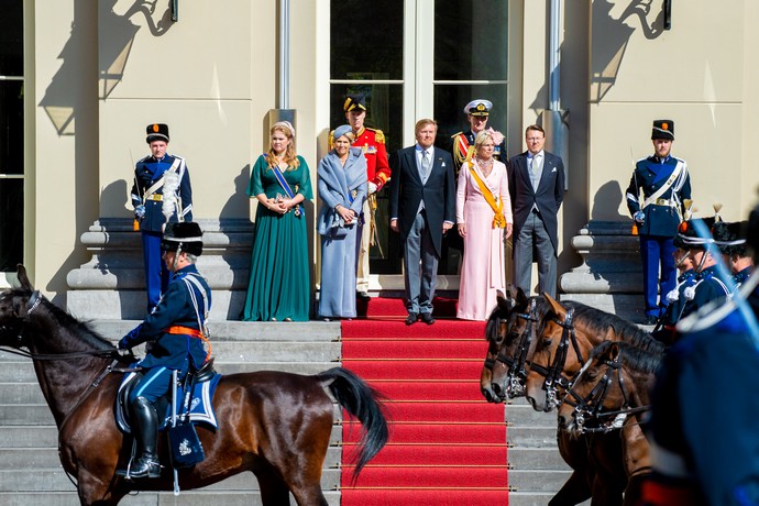 Не всё в порядке в Голландском королевстве: Короля Виллема-Александра, королеву Максиму и их дочь Амалию освистали во время их помпезного выхода в Гааге
