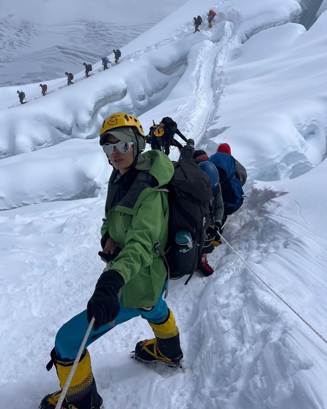 «Разбилась, упав в ледяное ущелье»: Виктория Боня стала свидетелем схода лавины в горах