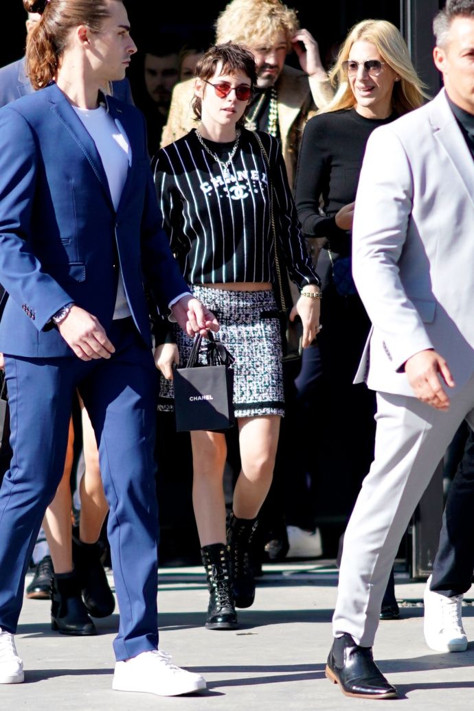 Ирина Шейк в потрясающем наряде впервые в жизни приняла участие в показе мод Chanel