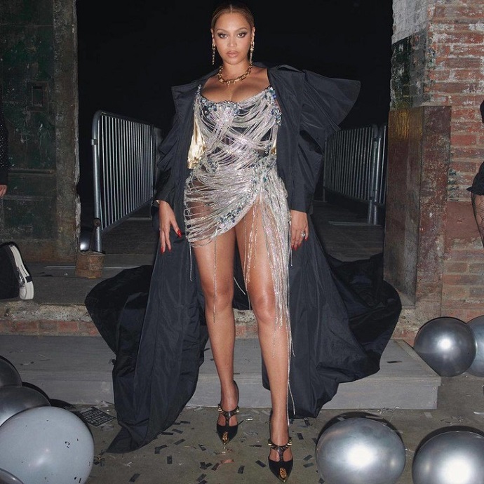 Бейонсе в платье с металлическим корсетом и еще ТОП самых экстравагантных и откровенных нарядов на вечеринке Beyonce X Tiffany & Co
