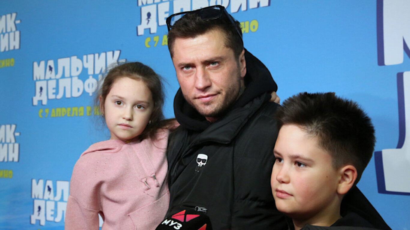 «Горжусь»: Павел Прилучный уже пристроил 9-летнего сына на телевидение