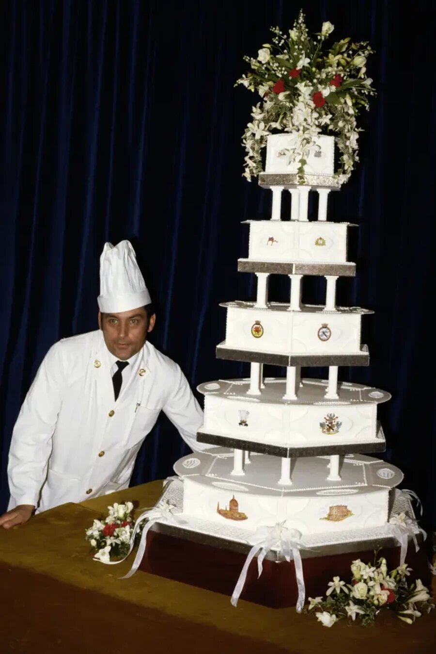 Кусок торта со свадьбы принца Чарльза и принцессы Дианы выставлен на торги, спустя 40 лет