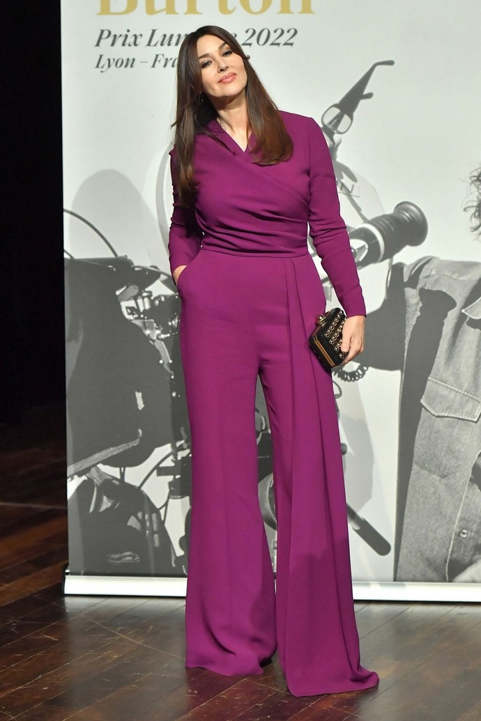 Моника Беллуччи показала, как нужно носить брюки на фестивале «Люмьер» в Лионе