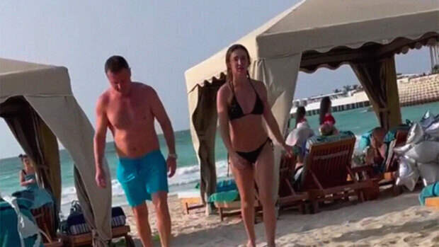 Отдыхающая на пляже с мужчиной Ольга Бузова ответила на слухи о новом любовнике