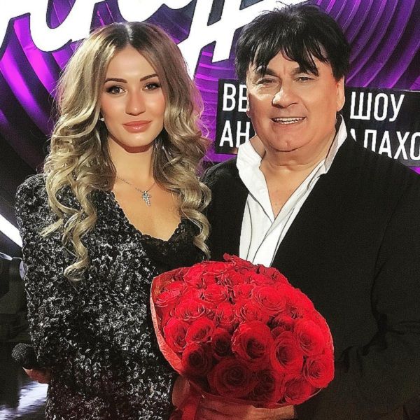 "Выброшены сотни тысяч долларов": Александр Серов пожаловался на дочь

