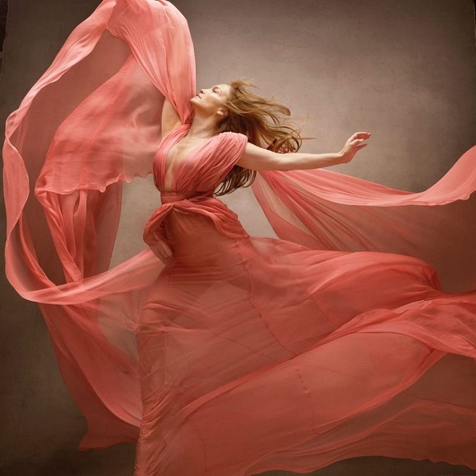 Невероятная Дженнифер Лопес впервые за 10 лет снялась для обложки американского Vogue