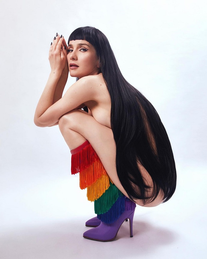 Гражданка России Наталия Орейро устроила обнаженную фотосессию в радужных цветах гей-сообщества