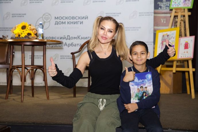Елена Галицына собрала взрослых и детей на презентации своей необычно важной книги "Я - Земля"