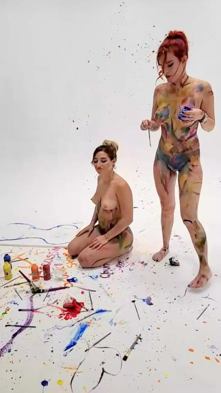 Белла Торн и её порно-подружка Абелла Дэнджер решили проиграть в боди-арт и перемазали свои обнаженные тела краской