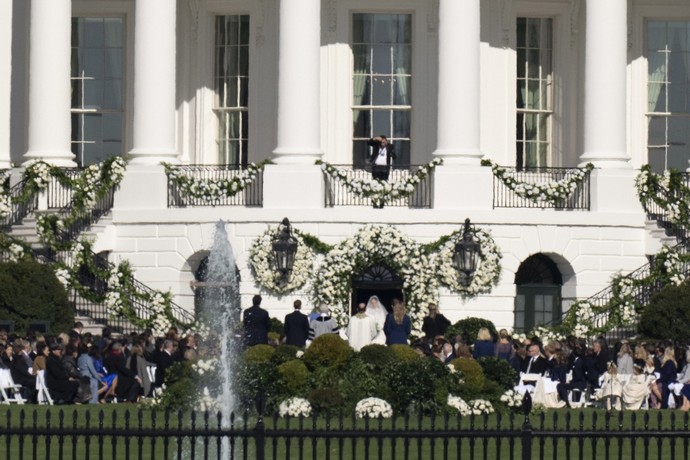 Для внучки американского президента Наоми Байден Белый дом стал ЗАГСом, церковью и рестораном