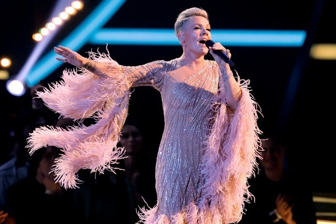 Поп-звезда Pink устроила из American Music Awards семейный праздник