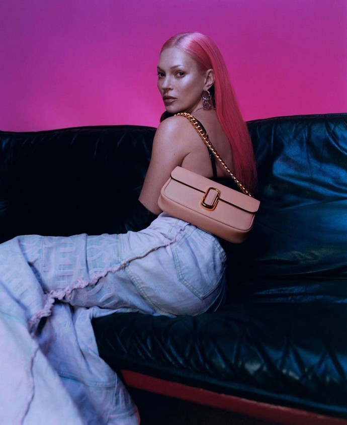 Яркие волосы и ходули: Кейт Мосс кардинально сменила образ, вспомнив лихие 90-е для новой фотосессии Marc Jacobs