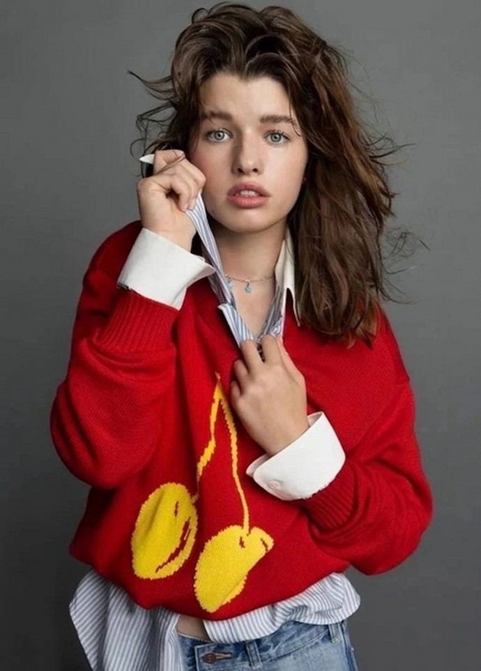 Несовершеннолетняя дочь Миллы Йовович без бровей и в рваном свитере стала звездой журнала Mini V