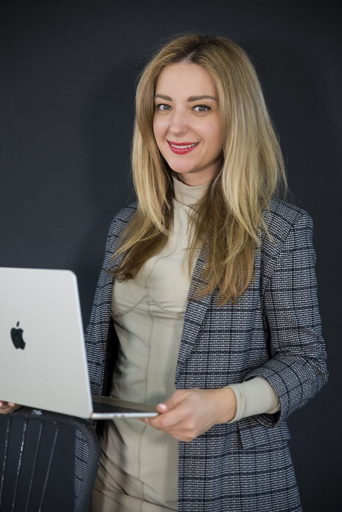 «Все, о чем я мечтала и чем горжусь, мне дало понимание соцсетей и несгибаемость»: интернет-маркетолог Янина Соколенко рассказала, как избежать неудач 
