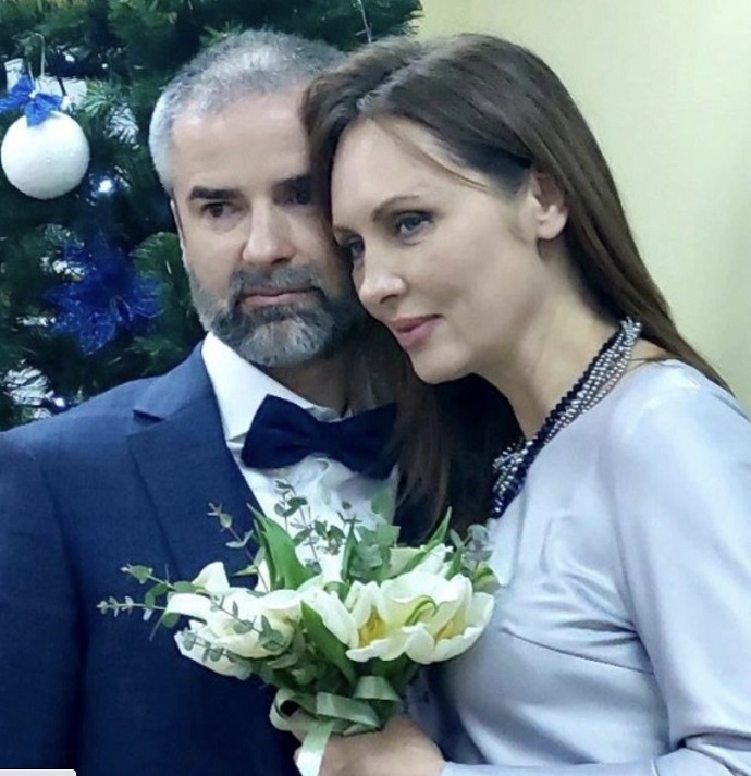 В Сети обсуждают фотографию нового мужа Елены Ксенофонтовой