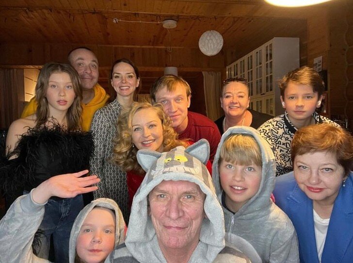 Все серьезно: Михаил Тройник провёл новогодние праздники с семьёй Юлии Пересильд