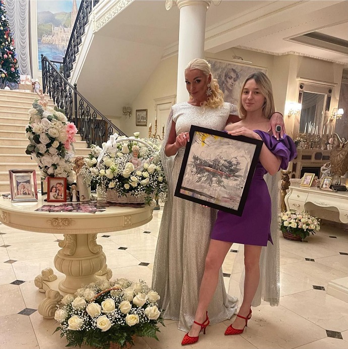 Свадьба отменяется: Анастасия Волочкова отметила свой день рождения без жениха Димы и даже не получила от него поздравления в соцсетях