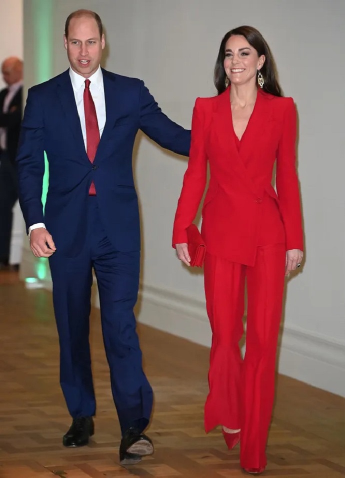 
"50 оттенков красного": Кейт Миддлтон и принц Уильям восхитили поклонников своими костюмами на торжественном приеме