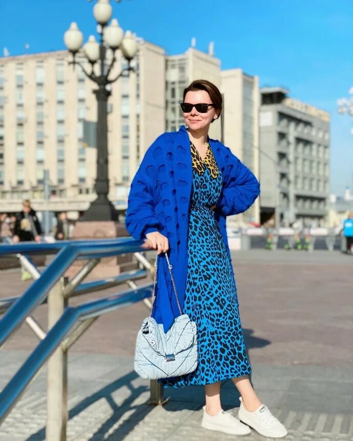Бомжи перекрыли молодой жене Евгения Петросяна Татьяне Брухуновой вход в бутик Louis Vuitton