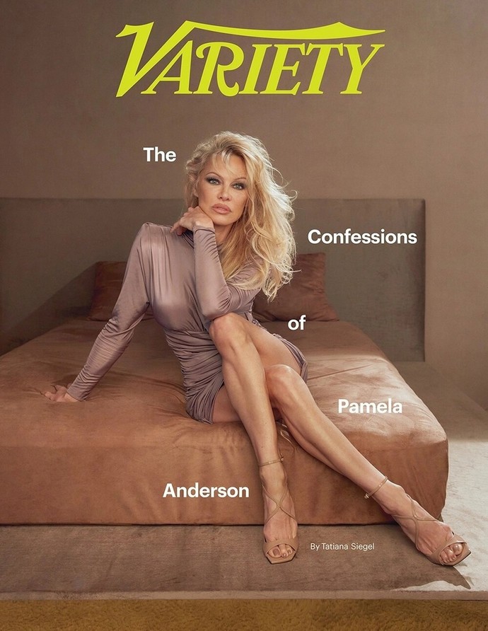 Памела Андерсон в честь выхода своего фильма сделала гламурный выход в свет и очень сексуальную фотосессию для журналов
